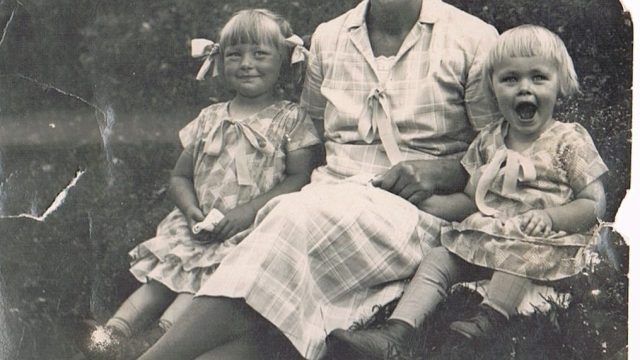 Elisabeth (r.) mit Schwester Erika und Mutter Emmy