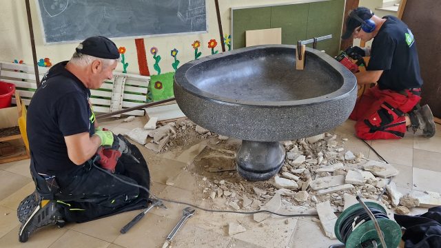 Die Befestigungen werden freigelegt