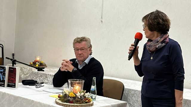 Willi Vögeli u. Sieglinde Djallo, Organisatorin der Lesung