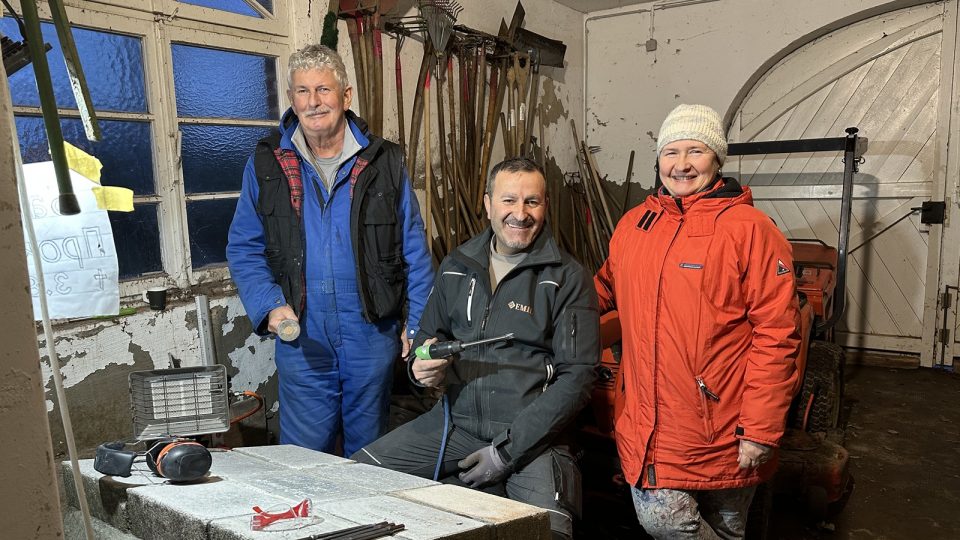 Foto von links: Peter Brüggen, Emil Esber (Steinmetz), Galina Staatz