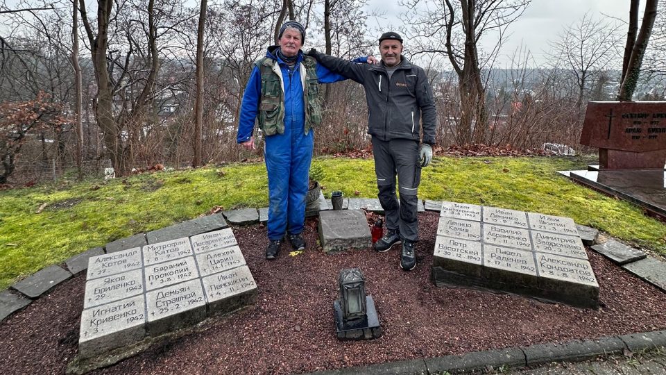 Peter Brüggen u. Emil Esber nach Beendigung der Restaurierung